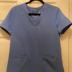 Figs nursing top size small